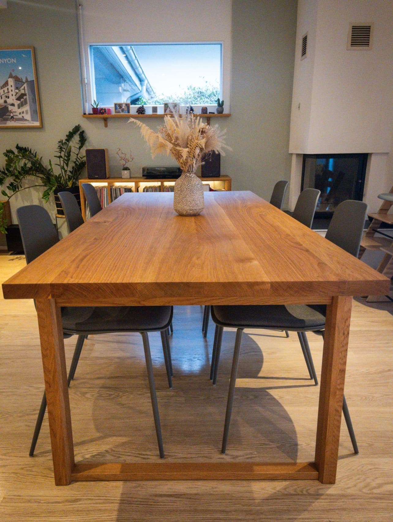 Table de salle à manger sur mesure — chêne massif, piètement métal noir