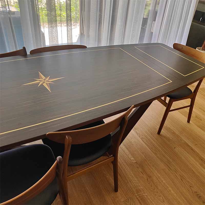 Table sur mesure en bois massif vs Table du commerce